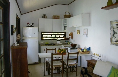 Ilha Grande Casa | Hermosa casa en la costa con balcones, muelle, vista completa al mar