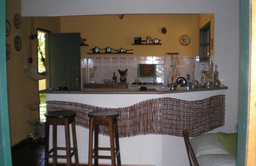 Arraial d'Ajuda Casa | Hermosa casa con amplios balcones y piscina, a 150 metros de la playa.