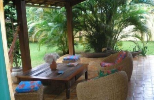 Arraial d'Ajuda Casa | Hermosa casa con amplios balcones y piscina, a 150 metros de la playa.