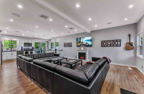 Wallenpaupauk Lake Estates Casa | Beautiful House, Dogs ok! in WLE! Walk to the pool!