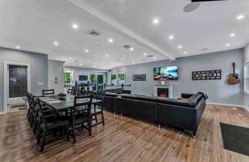 Wallenpaupauk Lake Estates Casa | Beautiful House, Dogs ok! in WLE! Walk to the pool!