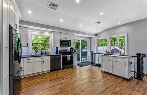 Wallenpaupauk Lake Estates Casa | Beautiful House, Dogs ok! in WLE! Walk to the pool!