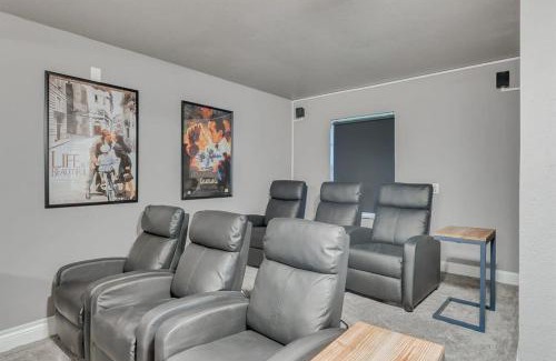 Dallas Casa | Beautiful House for BIG Groups with a Cinema Room