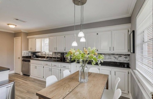 Dallas Casa | Beautiful House for BIG Groups with a Cinema Room
