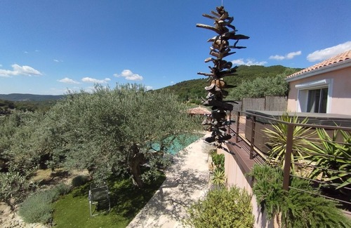 Callas Villa | Villa provenzal rodeada de olivos, 2 piscinas, vista excepcional
