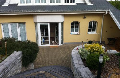 Dolni Pocernice Casa | Beautiful house in Prague with parking