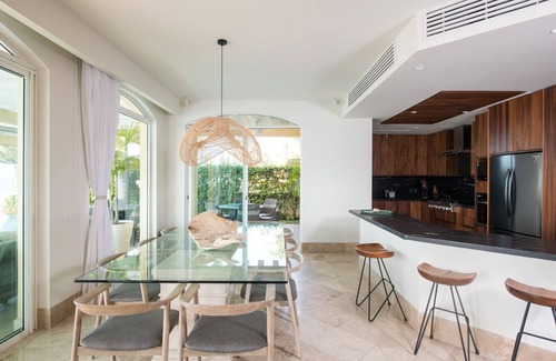 Marina Vallarta Casa | Fantástica casa en Portofino con piscina infinita en la playa