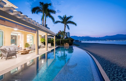 Marina Vallarta Casa | Fantástica casa en Portofino con piscina infinita en la playa