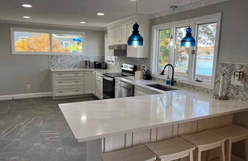 Coventry Casa | Beautiful house on the lake