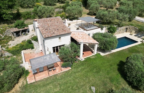 Lurs Casa | Hermosa casa rodeada de naturaleza con piscina.