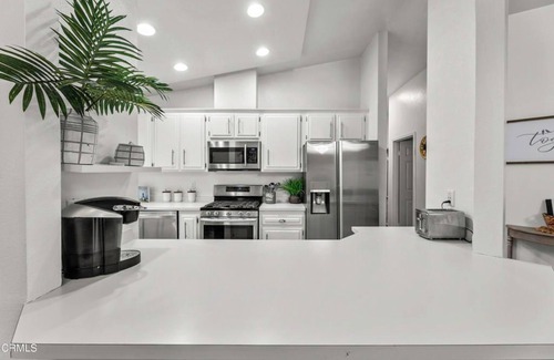 Camarillo Casa | Hermosa casa para relajarse y disfrutar cerca de las tiendas y la playa de Camarillo