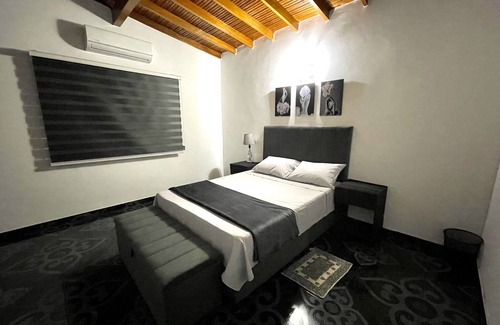 La Castellana Casa | Beautiful House with Jacuzzi in Medellin