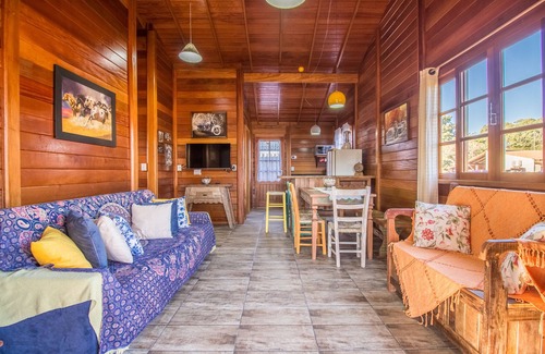 Praia do Rosa Casa | HERMOSA CASA PARA PAREJAS QUE PRIORIZAN EL BUEN GUSTO, EL CONFORT Y LA SEGURIDAD