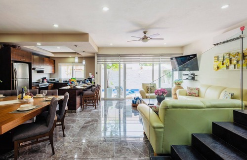 Flamingos Casa | beautiful house with pool very close to the beach!
