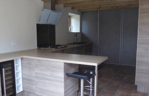 Meneac Casa | Hermosa casa con piscina propia y bañera de hidromasaje en Quiet Hamlet junto al lago privado