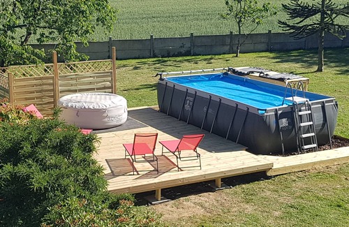 Meneac Casa | Hermosa casa con piscina propia y bañera de hidromasaje en Quiet Hamlet junto al lago privado