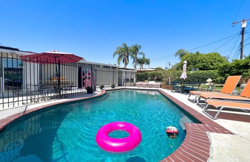 Sherwood Forest and Thistle Development Casa | Beautiful house with pool near Disneyland & Knotts Convention Center in Anaheim