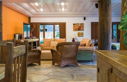Village da Ferradura Villa | Beautiful house with seven suites, on Rua da Praia da Ferradura, with pool, sauna and gourmet space