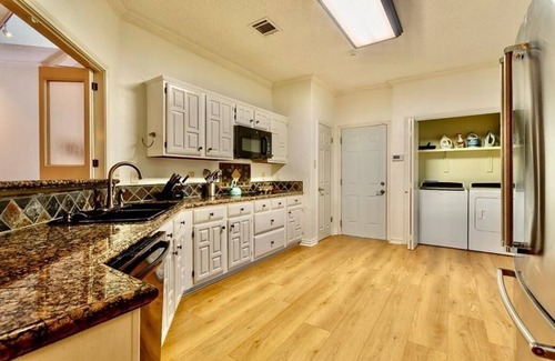 Northeast Carrollton Casa | Beautiful House With Hot Tub and Pool