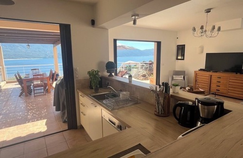 Tiuccia Villa | Excepcional villa, con piscina infinita y sublime vista al mar.