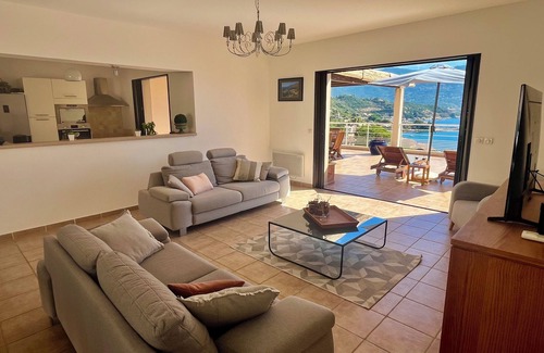 Tiuccia Villa | Excepcional villa, con piscina infinita y sublime vista al mar.