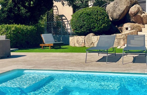 Tiuccia Villa | Excepcional villa, con piscina infinita y sublime vista al mar.