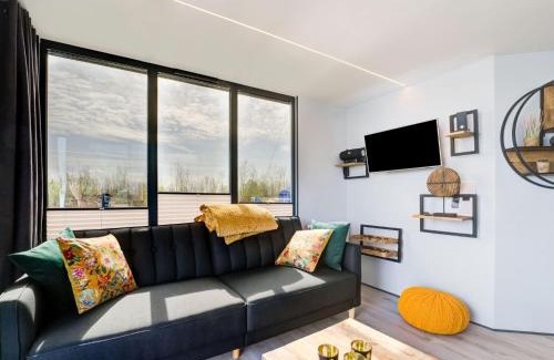 Volendam Alquiler De Eote | Beautiful houseboat in Marina of Volendam