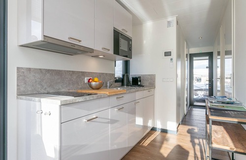 Kerkdriel Casa | Beautiful houseboat with roof terrace in beautiful harbour
