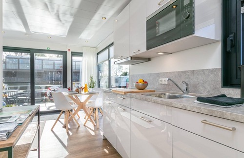 Kerkdriel Casa | Beautiful houseboat with roof terrace in beautiful harbour
