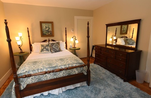 Greenfield Apartamento | Cerca de las universidades y colegios en Deerfield y Northfield.