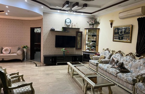 Lahore Casa | Beautiful Independent House Portion in DHA Lahore