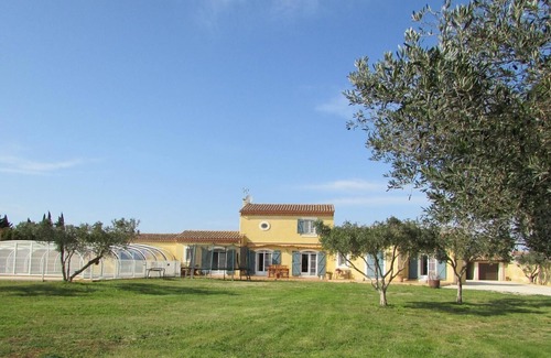 Arles Casa | Beautiful independent villa on a very large garden with large swimming pool