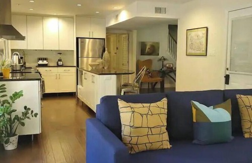 Talahi Island Casa | Beautiful Island Home with hot tub