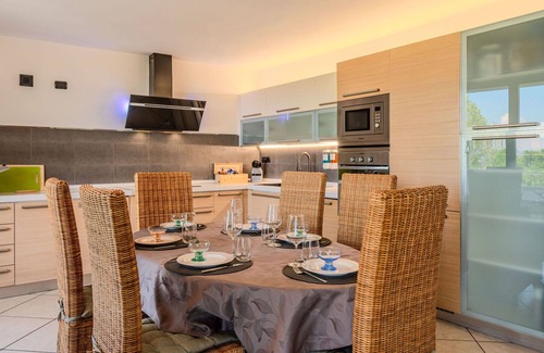 Casnate Con Bernate Villa | Casa de vacaciones con piscina privada, WIFI, A/C, TV, patio, vista panorámica, aparcamiento