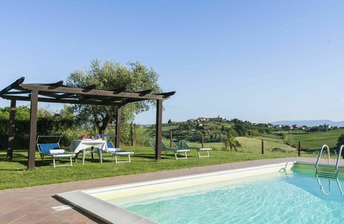 Castiglione del Lago Casa | Apartamento en villa con A/C, bañera de hidromasaje, piscina, WIFI, TV, patio, aparcamiento