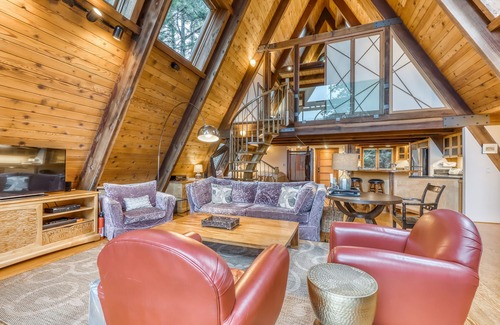 Trinidad Casa | Hermoso marco A de inspiración japonesa con exuberantes jardines y una bañera de hidromasaje privada