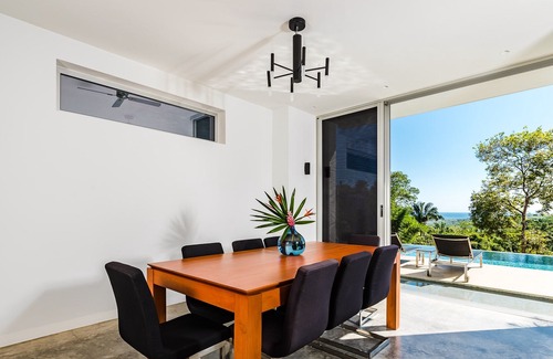 Ostional Villa | ¡NUEVO! Espectacular escapada a la ladera, piscina infinita, conserje de servicio completo