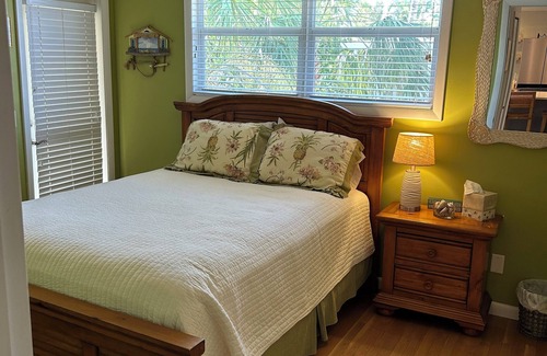 Sanibel Cabaña | Beautiful key west style cottage minutes from the beach.