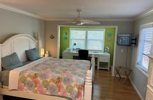 Sanibel Cabaña | Beautiful key west style cottage minutes from the beach.