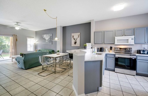 Kissimmee Casa | Beautiful Kissimmee Townhome Near Theme Parks!