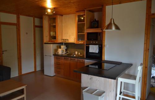 Saint-Germain-de-Tallevende-la-Lande-Vaumont Chalet De Esquí | Beautiful lake view 3 bedroom chalet.
