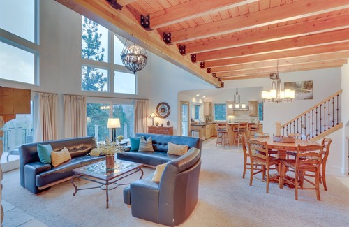 Blue Jay Cabina | Beautiful Lake Arrowhead Cabin w/ EV Charger