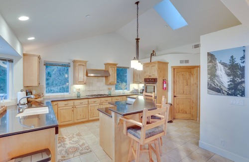 Blue Jay Cabina | Beautiful Lake Arrowhead Cabin w/ EV Charger