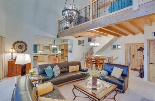 Blue Jay Casa | Beautiful Lake Arrowhead Cabin with EV Charger