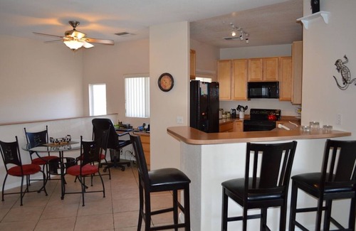 Superstition Lakes Condominio | HERMOSA VISTA DEL CONDO FRONTAL DEL LAGO - Mesa, AZ - 3 habitaciones - 2 baños - (para 6)