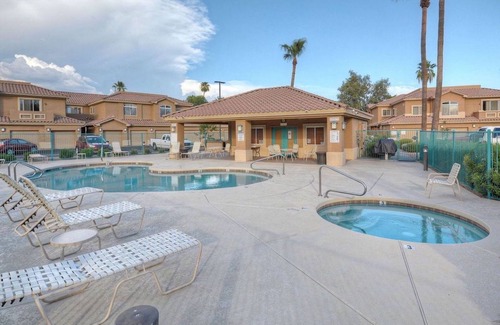 Superstition Lakes Condominio | HERMOSA VISTA DEL CONDO FRONTAL DEL LAGO - Mesa, AZ - 3 habitaciones - 2 baños - (para 6)