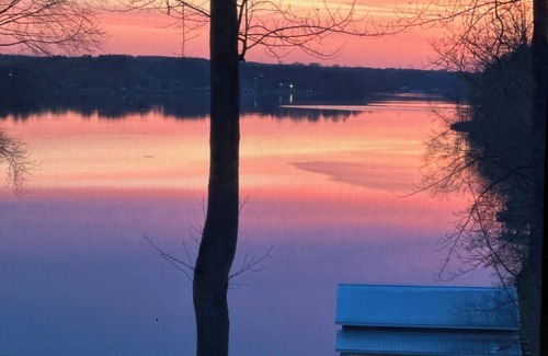 Leasburg Casa | Beautiful lake front family home