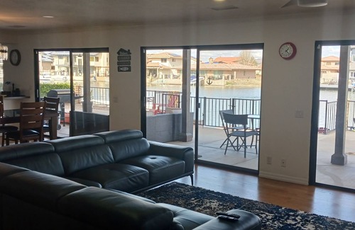Victorville Casa | Beautiful lake house in private community.