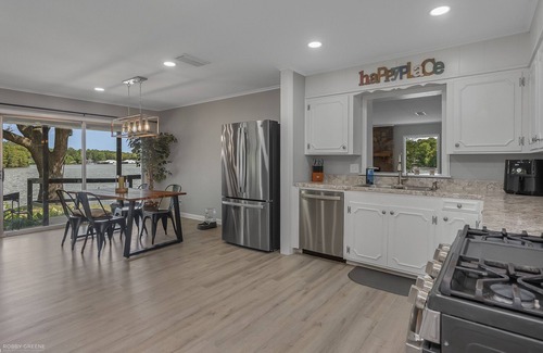 Shreveport Casa | Beautiful lake house with game room. Dog friendly