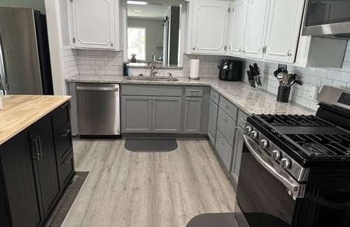 Shreveport Casa | Beautiful lake house with game room. Dog friendly